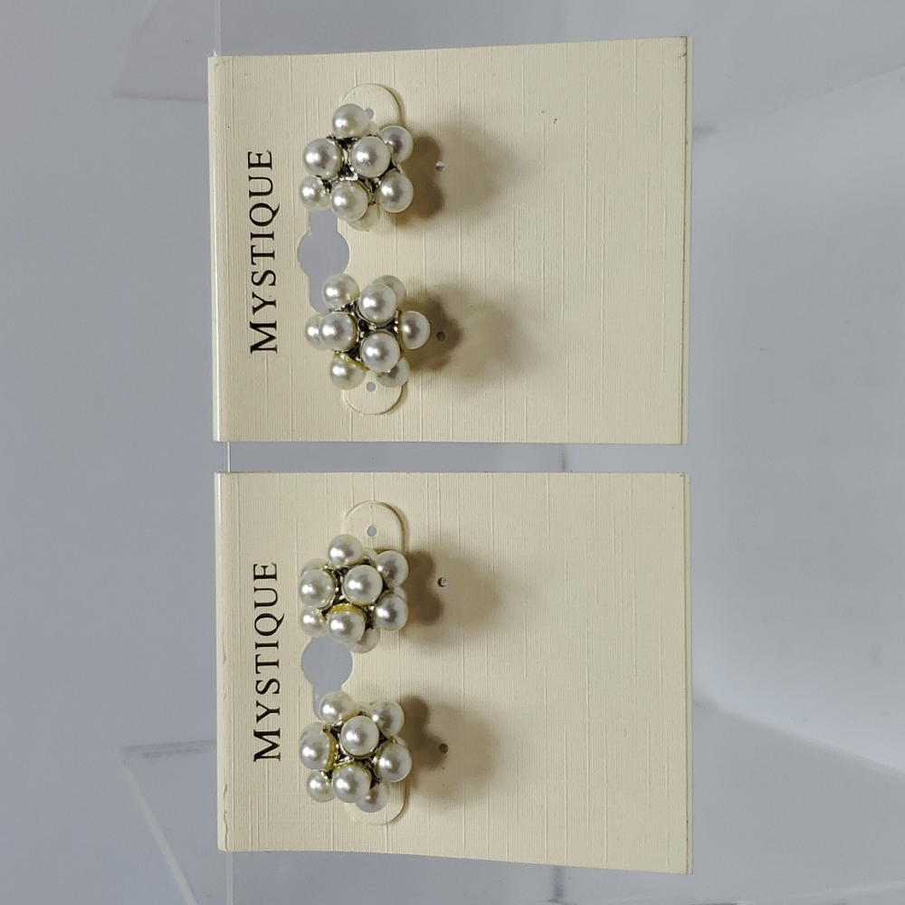 2 PRS for $12 of pearl earrings Mystique boutique
